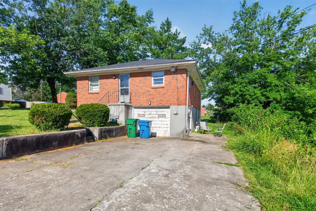 557 Belmont Street Harrodsburg KY 40330