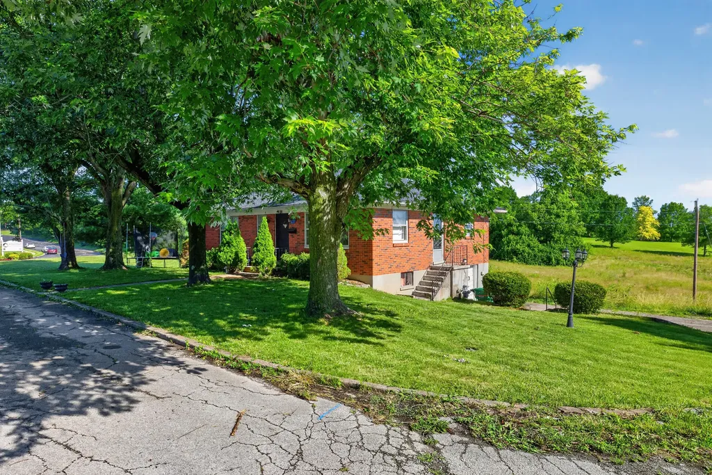 557 Belmont Street Harrodsburg KY 40330