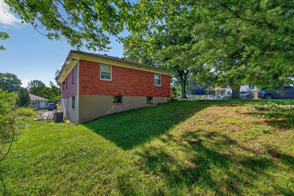 557 Belmont Street Harrodsburg KY 40330