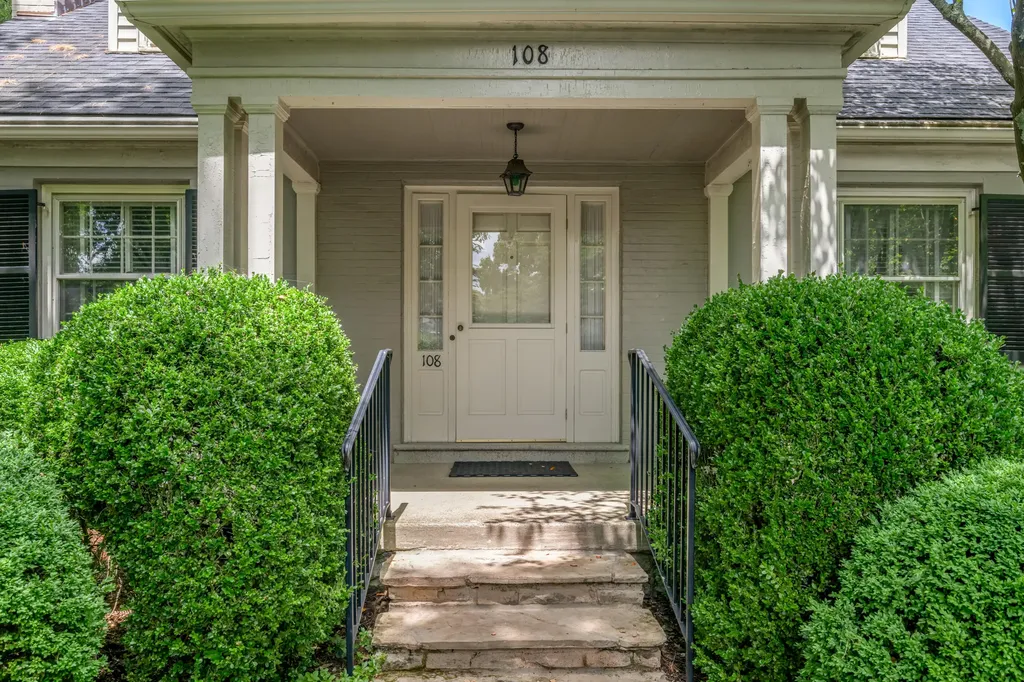 108 Romany Road Lexington KY 40502