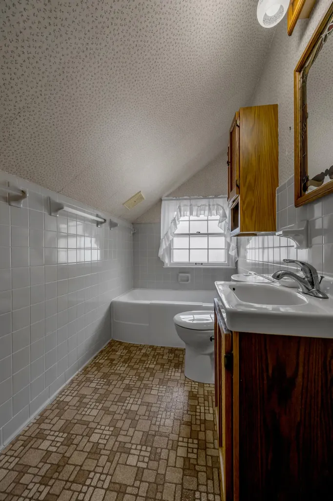 108 Romany Road Lexington KY 40502