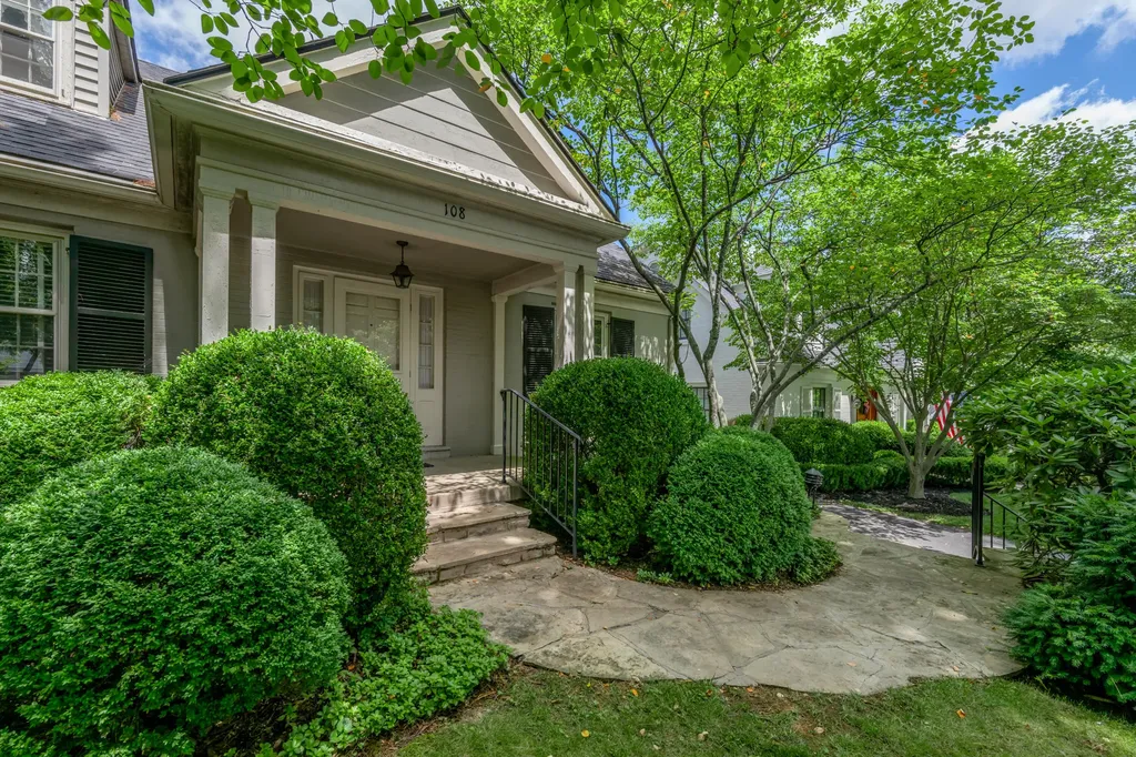 108 Romany Road Lexington KY 40502