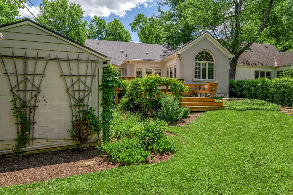 108 Romany Road Lexington KY 40502