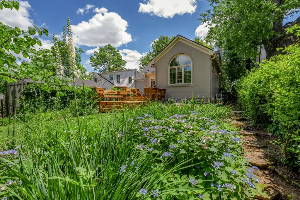 108 Romany Road Lexington KY 40502