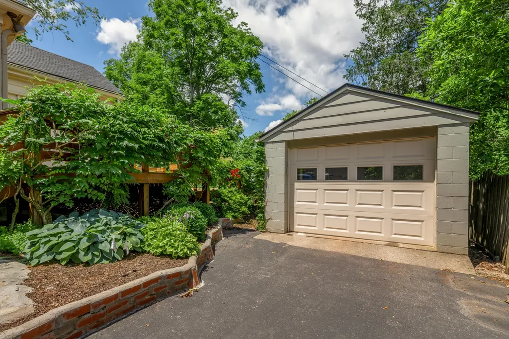 108 Romany Road Lexington KY 40502