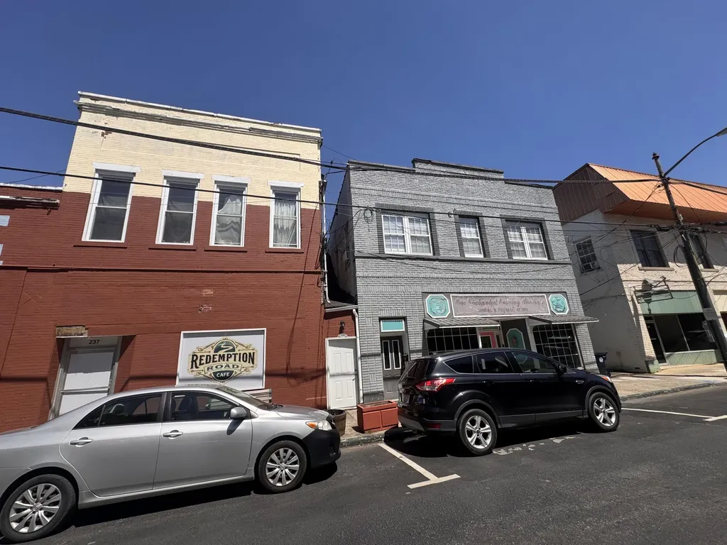 229 Main Street Paintsville KY 41240