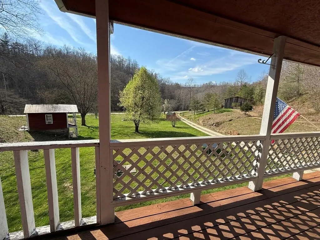 665 665 Craft Creek Salyersville KY 41465