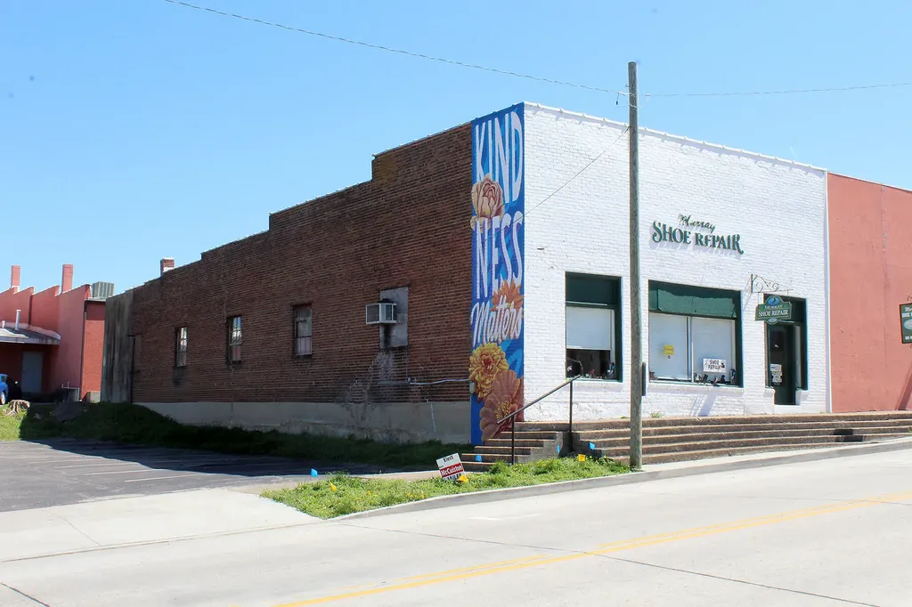 106 N 4th Street Murray KY 42071