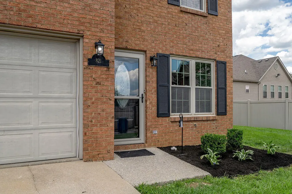 821 Mickey Lane Lexington KY 40509