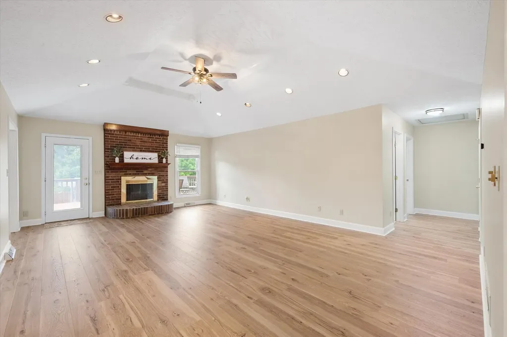 2032 Currys Fork Drive La Grange KY 40031