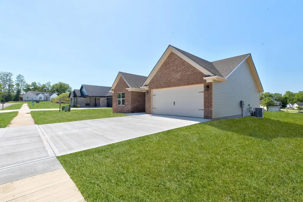 156 Elk Drive Stamping Ground KY 40379