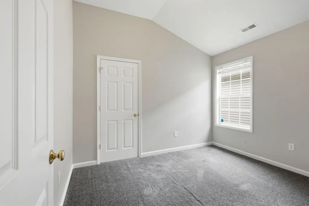 252 White Oak Trace Lexington KY 40511