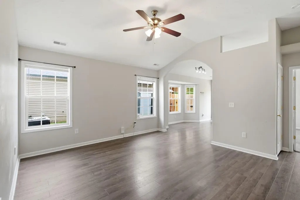 252 White Oak Trace Lexington KY 40511
