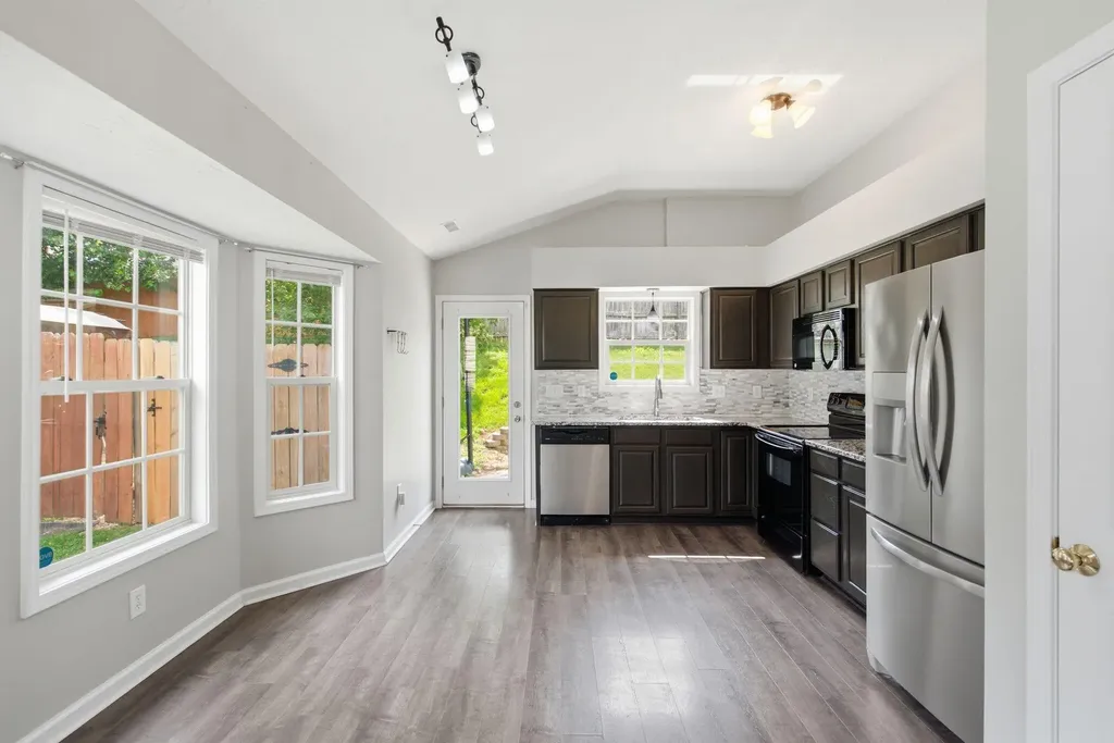 252 White Oak Trace Lexington KY 40511