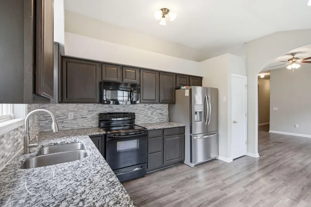 252 White Oak Trace Lexington KY 40511