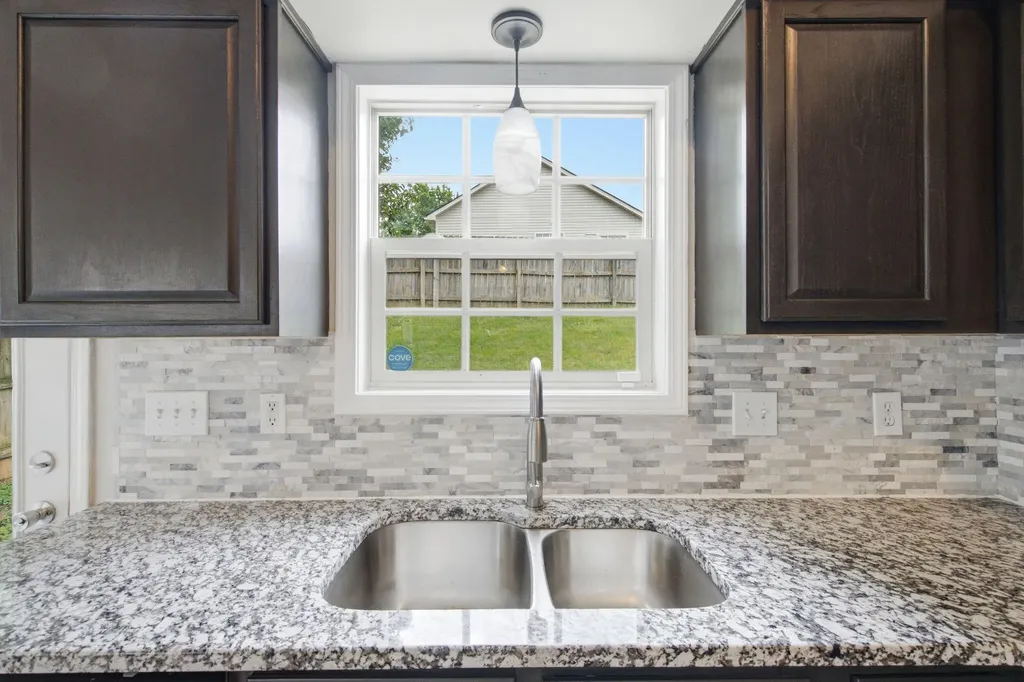 252 White Oak Trace Lexington KY 40511