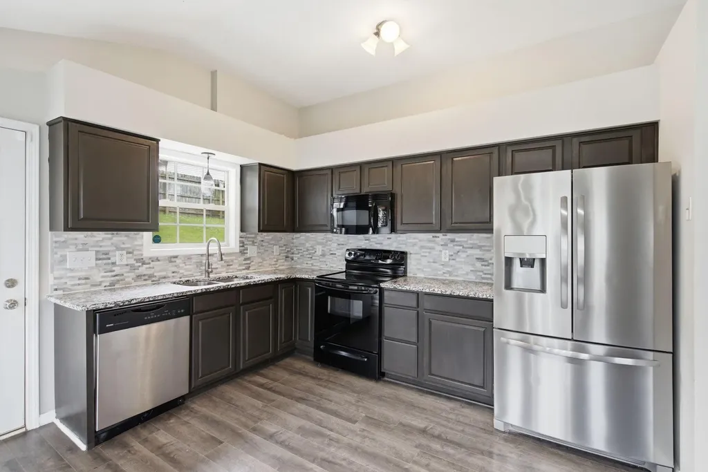 252 White Oak Trace Lexington KY 40511