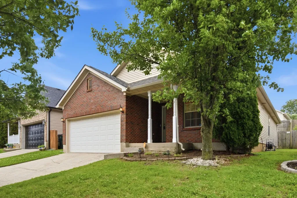 252 White Oak Trace Lexington KY 40511