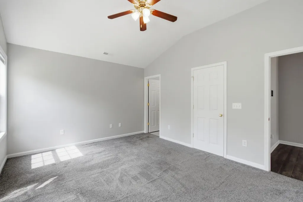 252 White Oak Trace Lexington KY 40511