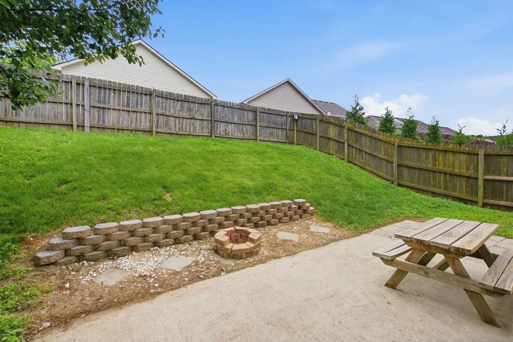 252 White Oak Trace Lexington KY 40511