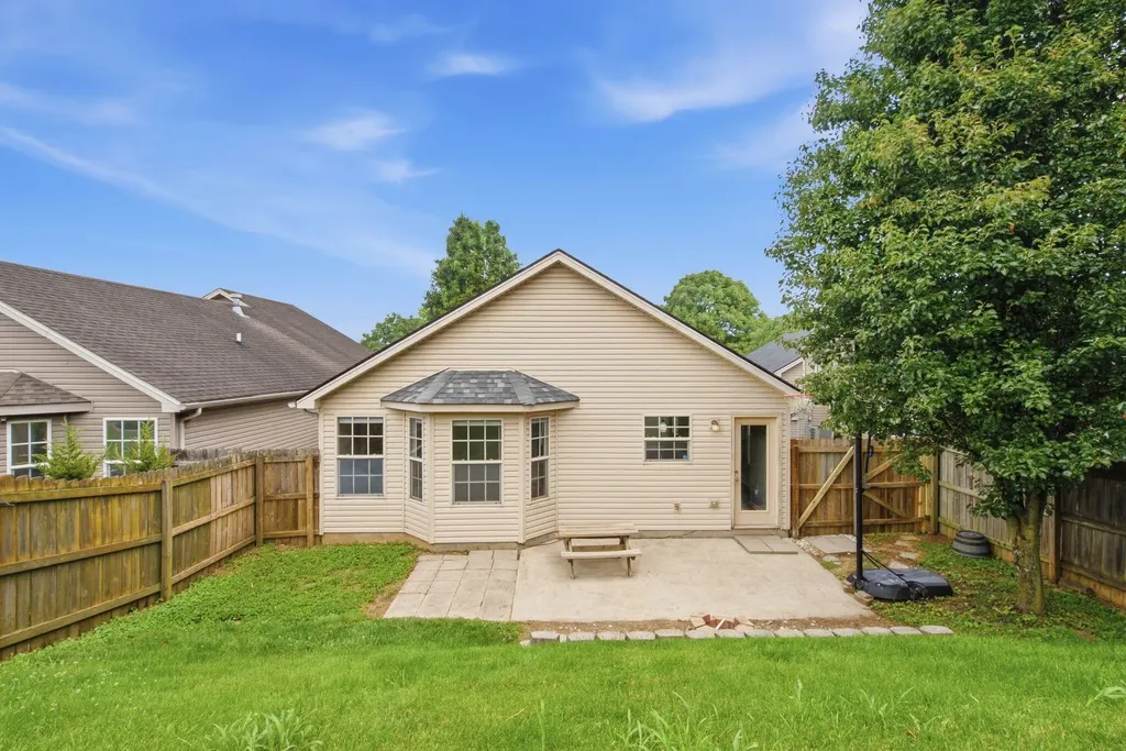 252 White Oak Trace Lexington KY 40511