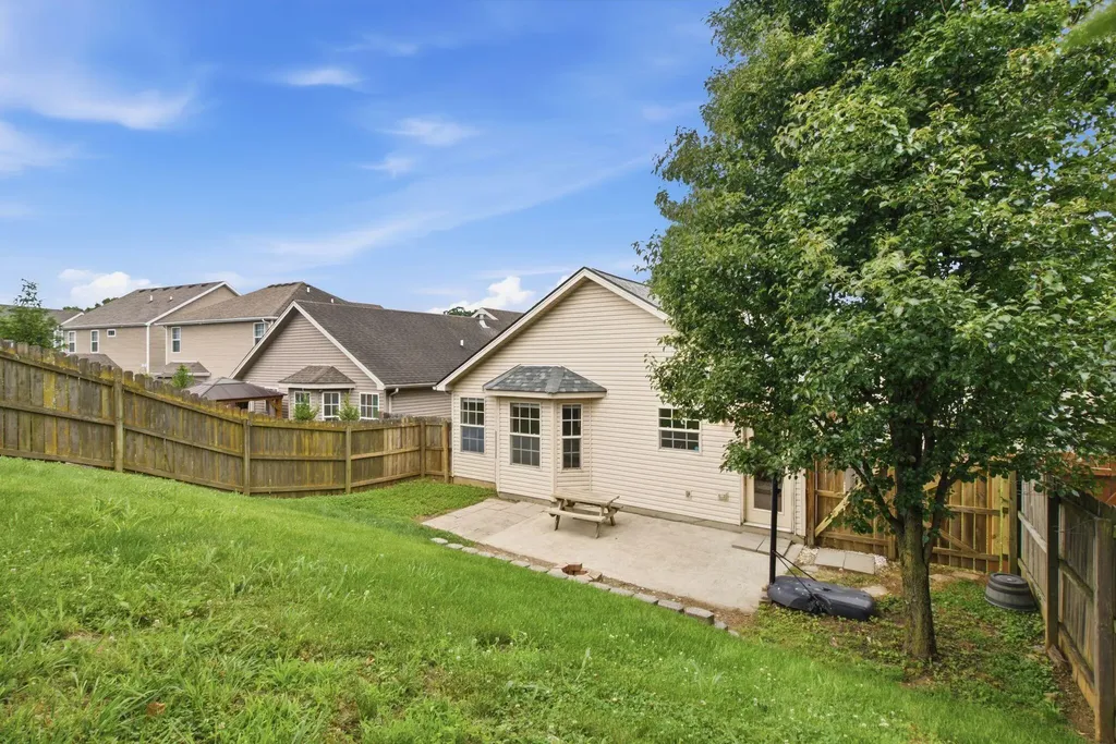 252 White Oak Trace Lexington KY 40511