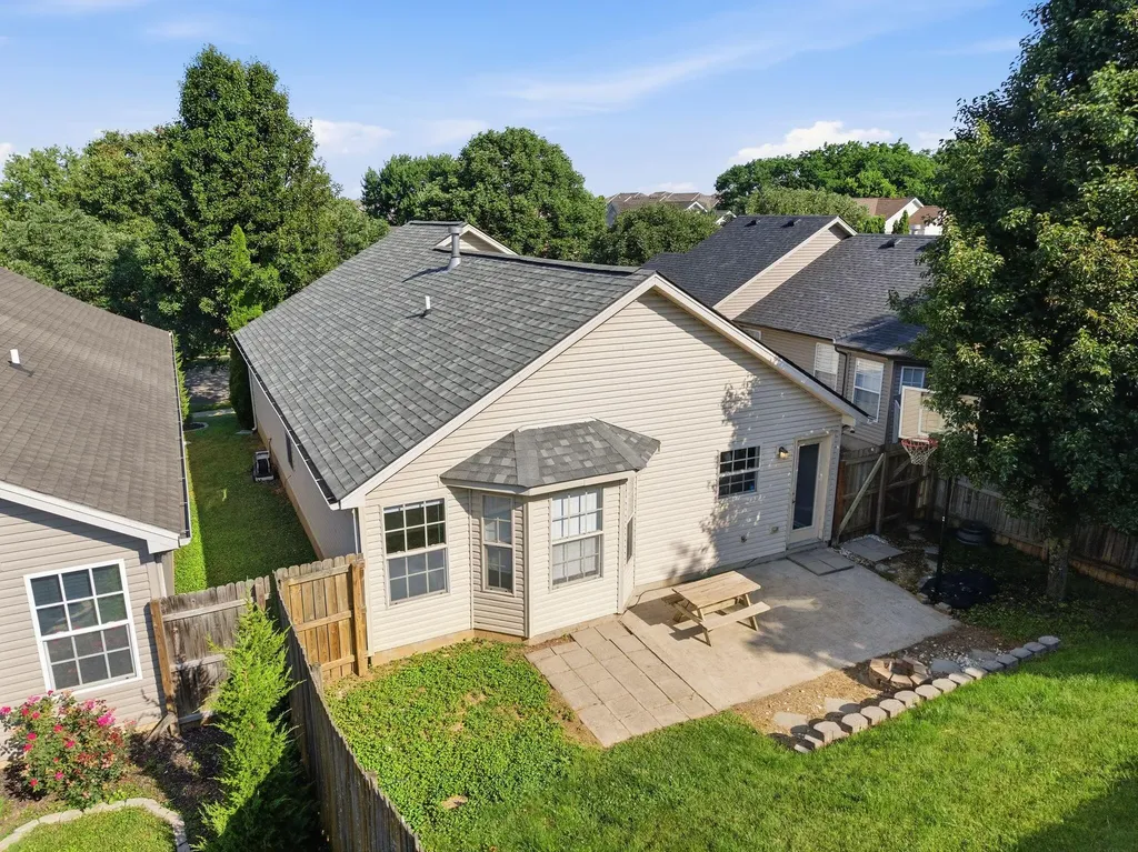252 White Oak Trace Lexington KY 40511