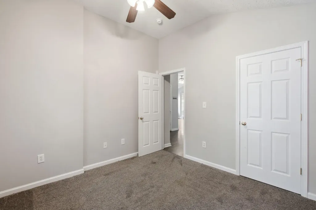 252 White Oak Trace Lexington KY 40511