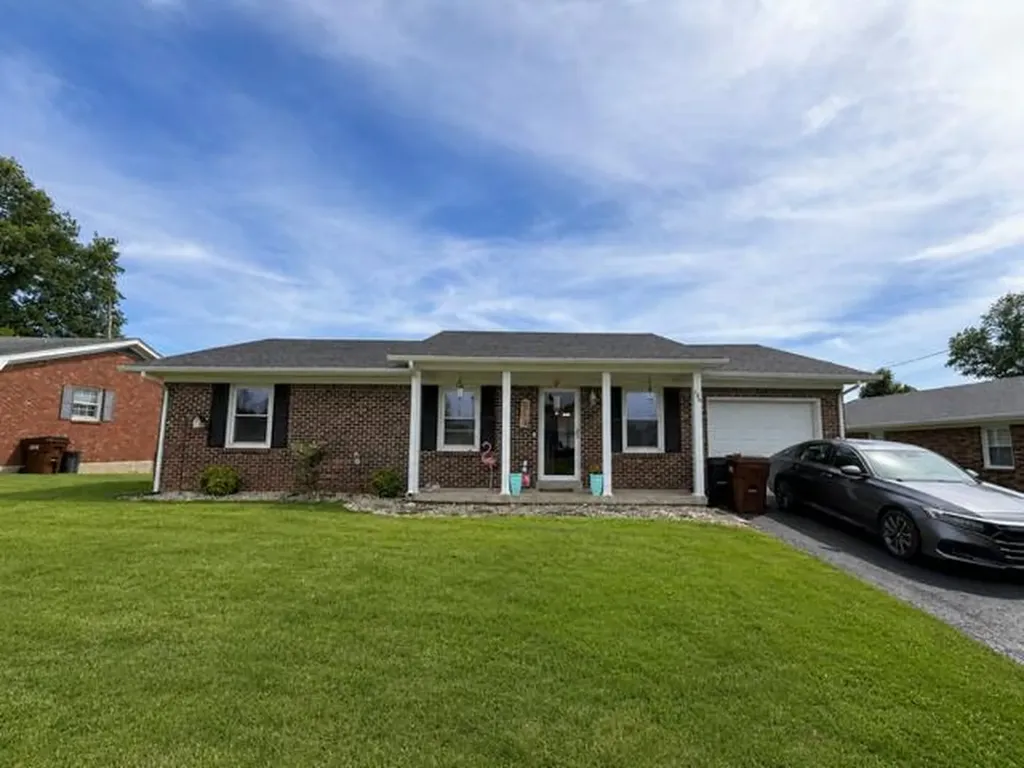 106 Pin Oak Drive Lancaster KY 40444