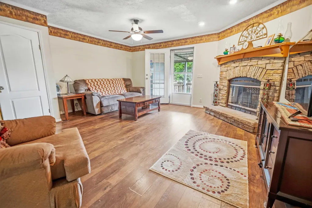80 William Court Nancy KY 42544