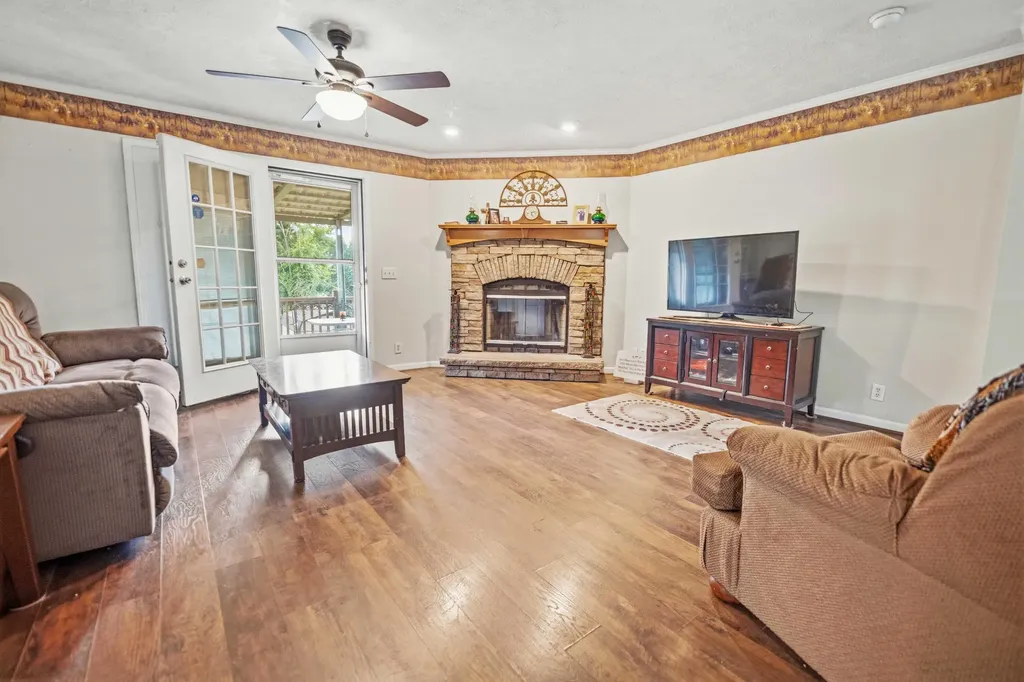 80 William Court Nancy KY 42544