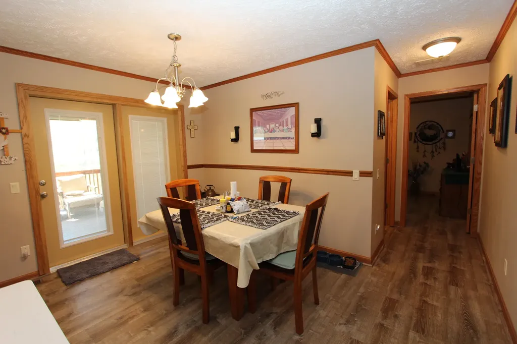 35 Saratoga Heights Road Eddyville KY 42038