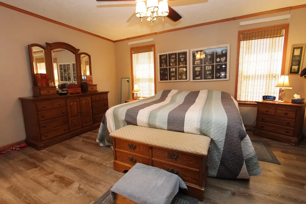 35 Saratoga Heights Road Eddyville KY 42038