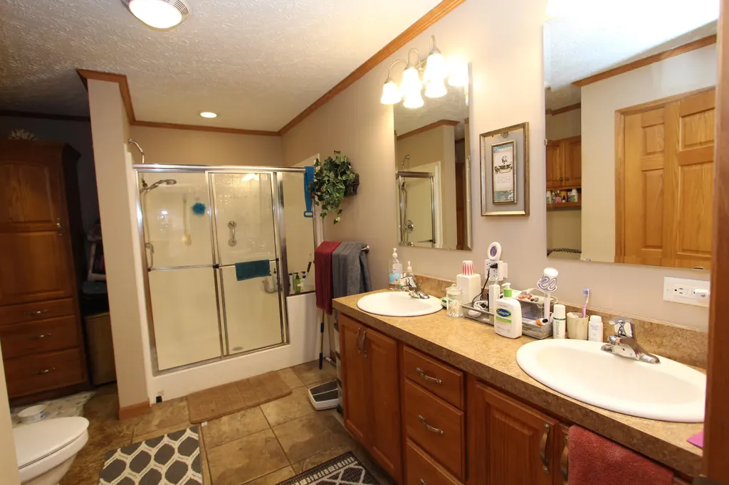 35 Saratoga Heights Road Eddyville KY 42038