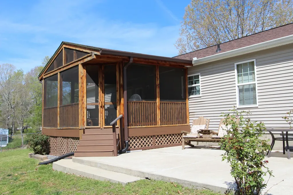35 Saratoga Heights Road Eddyville KY 42038