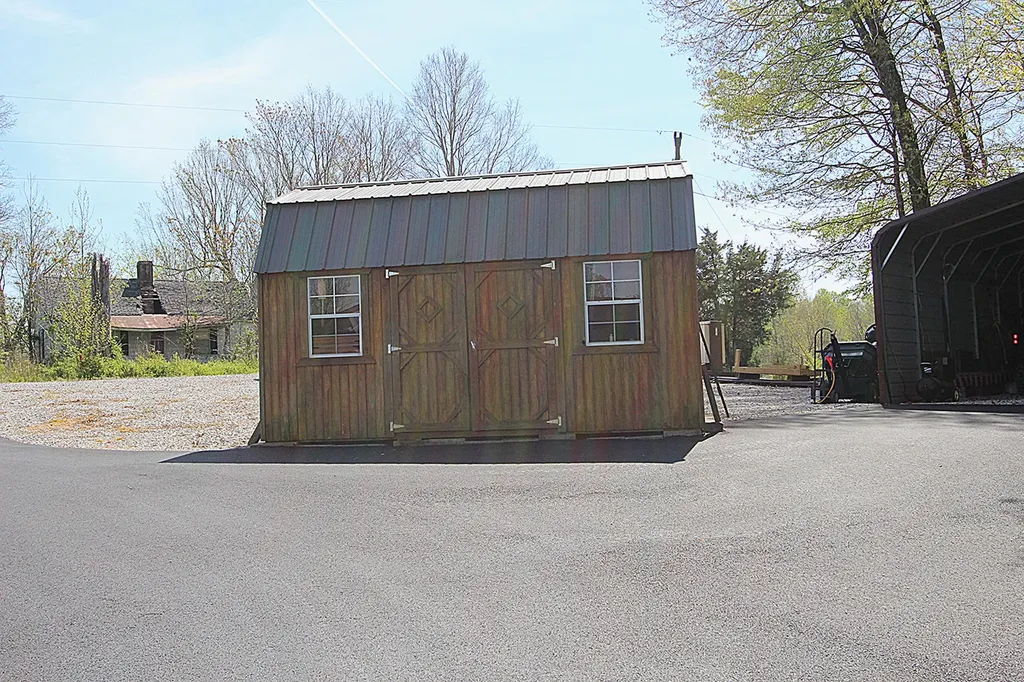 35 Saratoga Heights Road Eddyville KY 42038