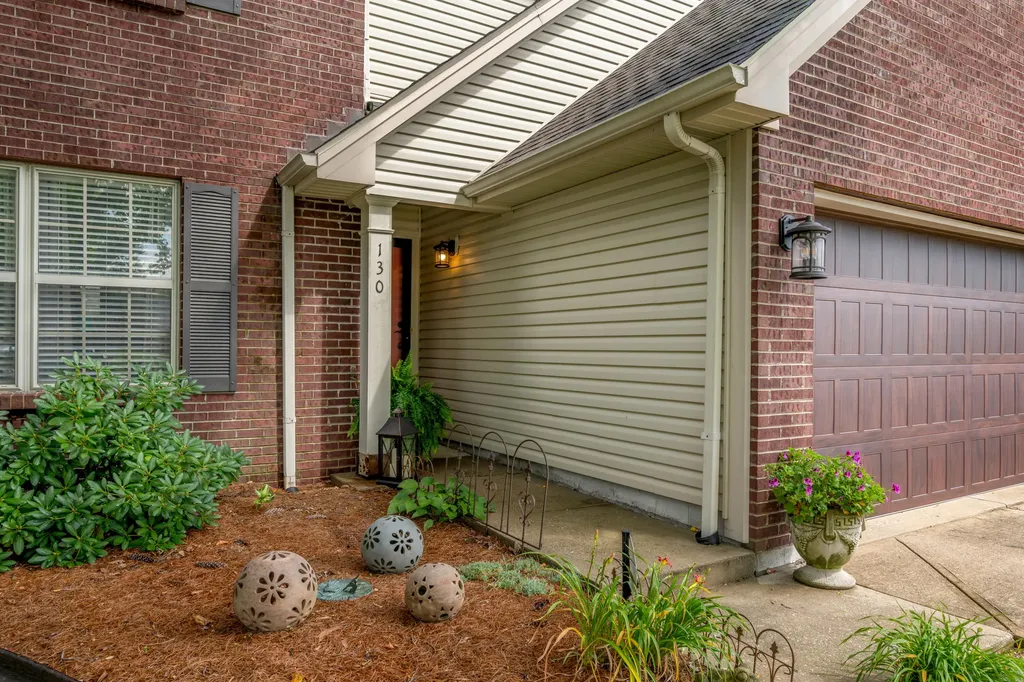 130 Carriage Lane Midway KY 40347