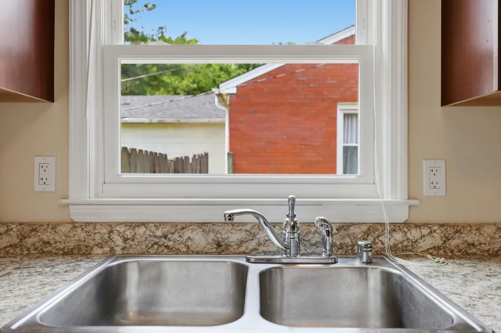 1008 Della Drive Lexington KY 40504
