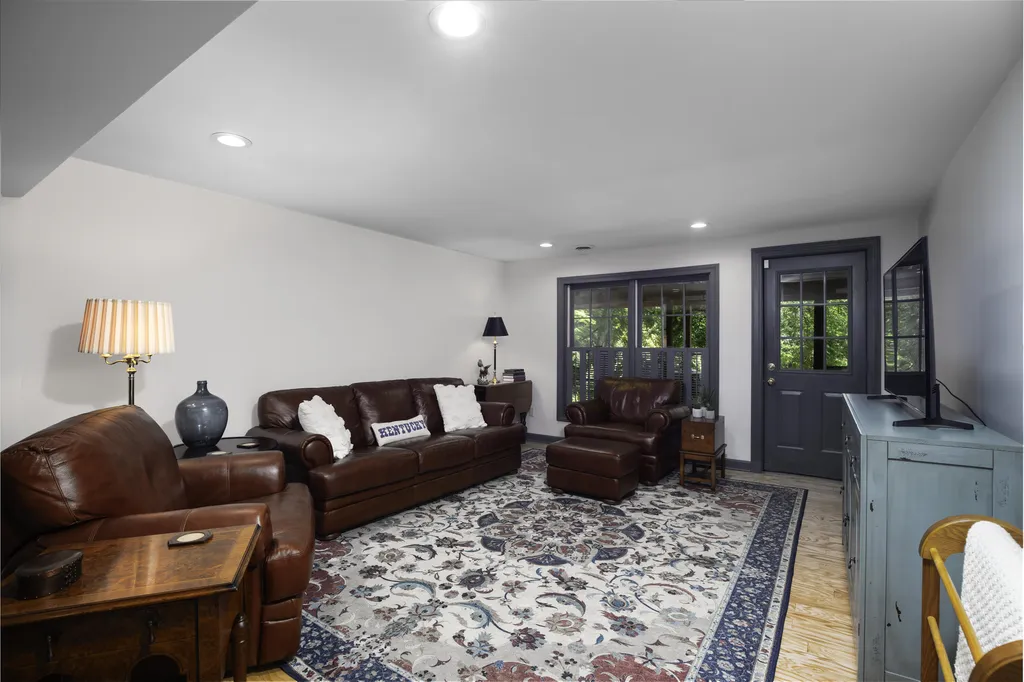 203 W Eagle Road Versailles KY 40383
