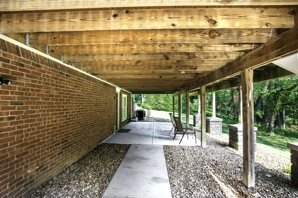 203 W Eagle Road Versailles KY 40383