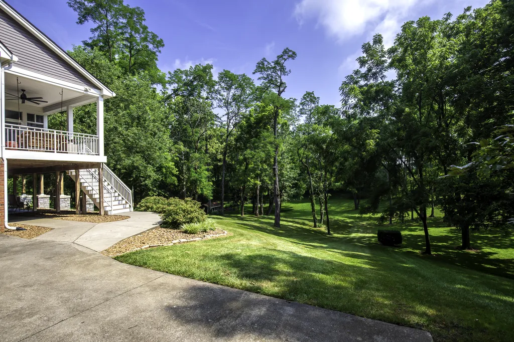 203 W Eagle Road Versailles KY 40383