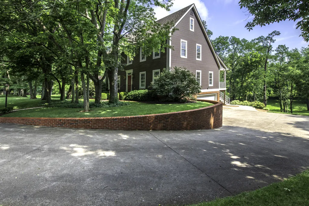 203 W Eagle Road Versailles KY 40383