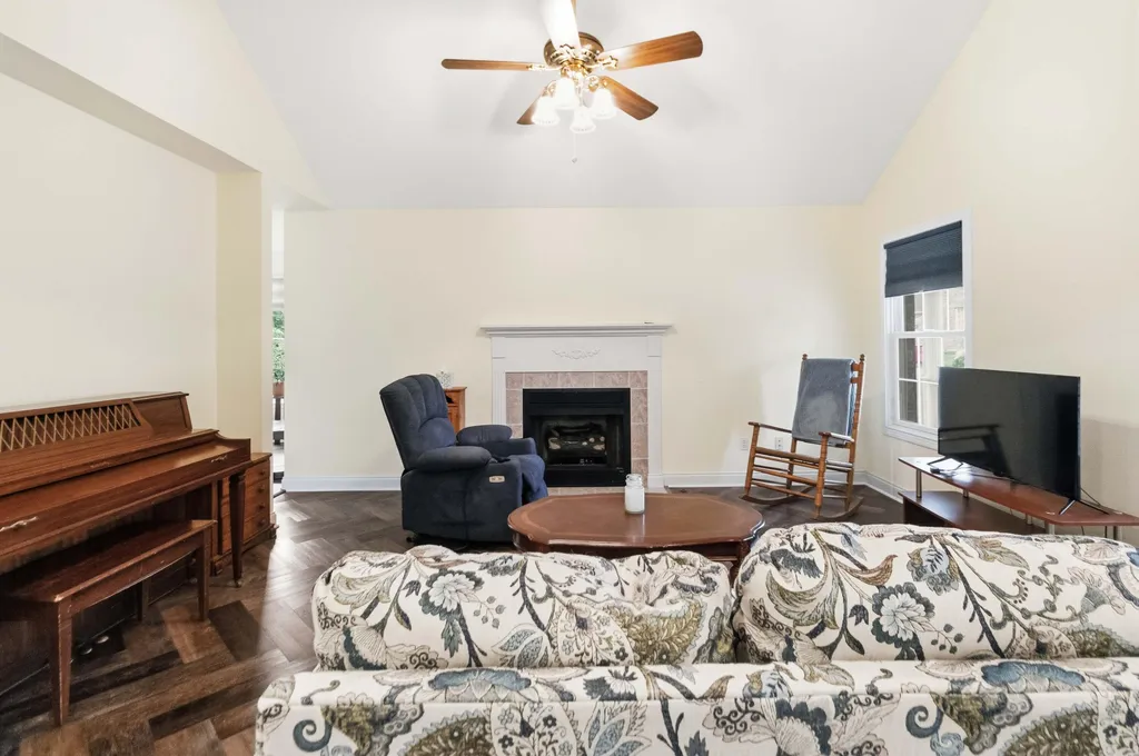 1043 Burnell Drive Berea KY 40403