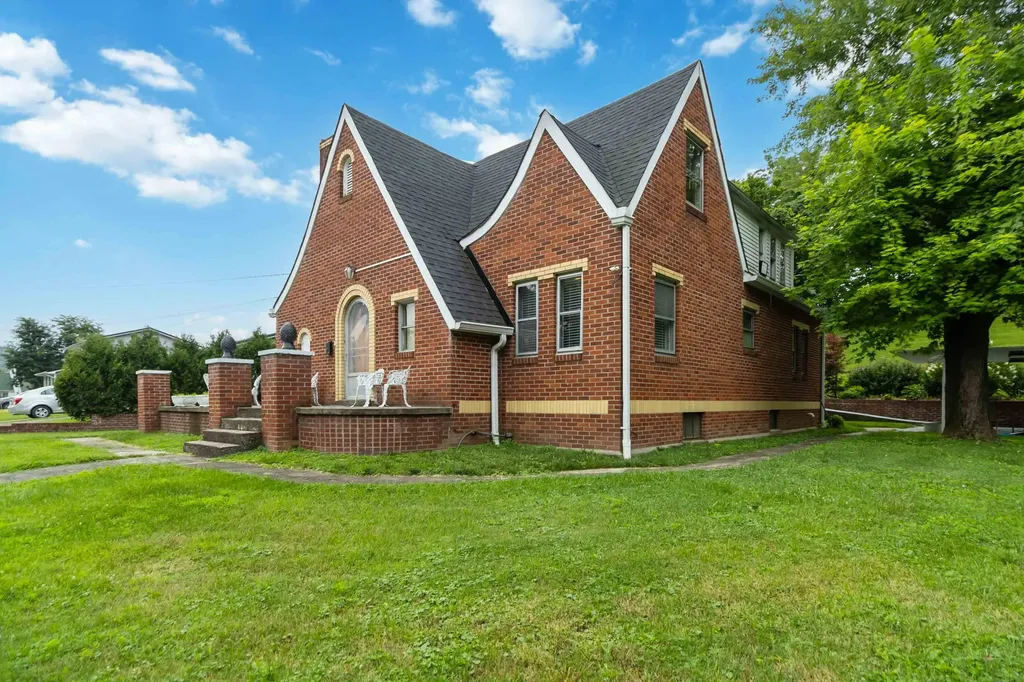 111 House Avenue Manchester KY 40962