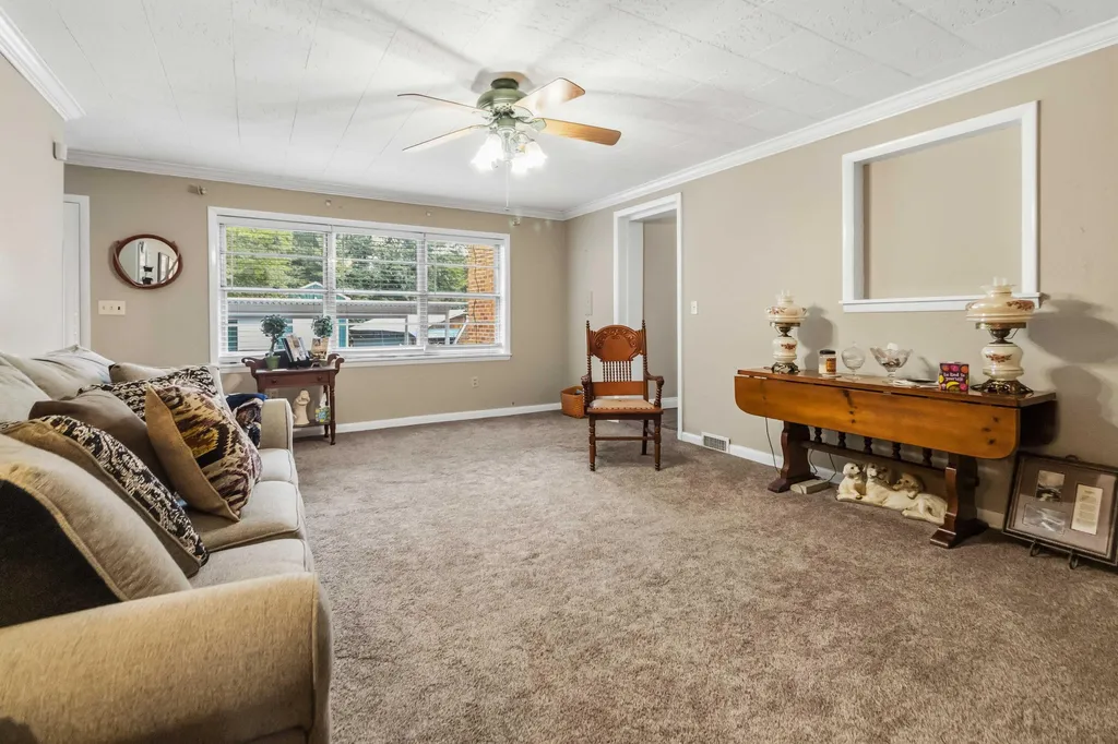 111 House Avenue Manchester KY 40962