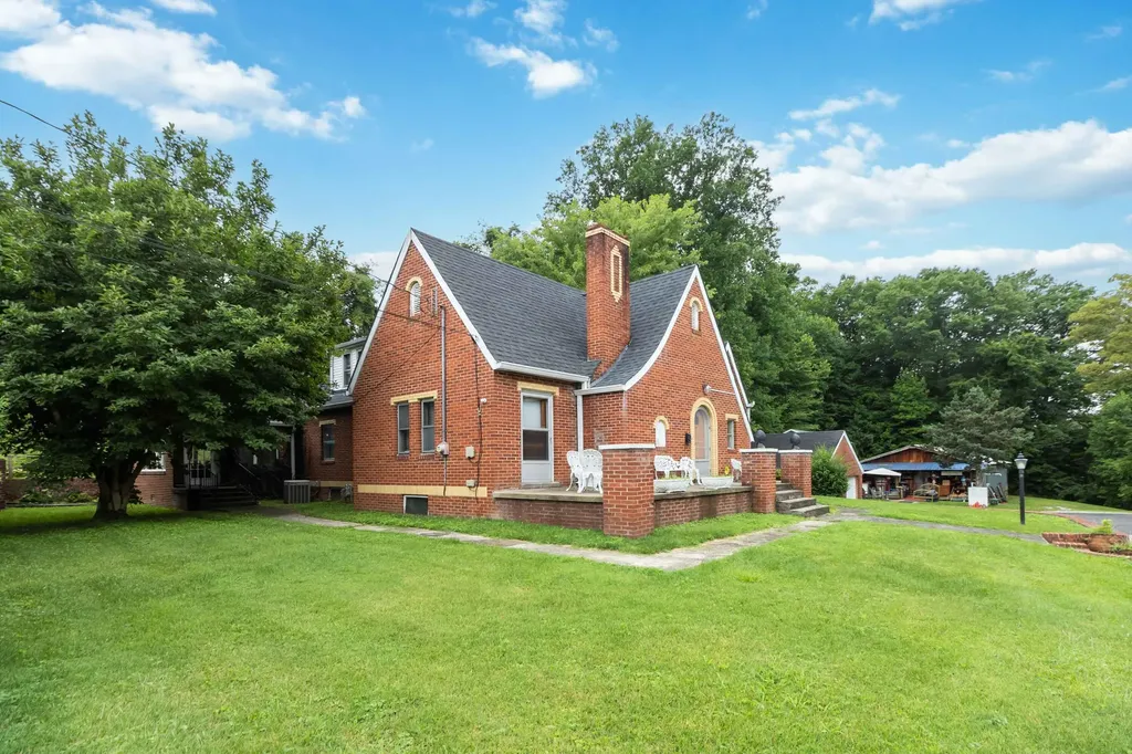 111 House Avenue Manchester KY 40962