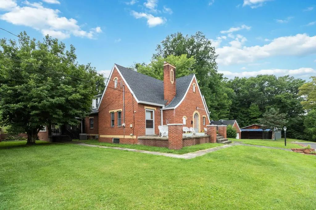 111 House Avenue Manchester KY 40962