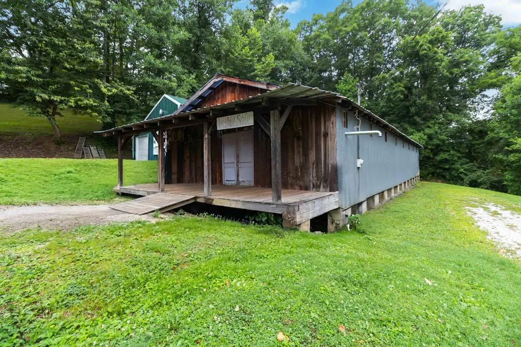 111 House Avenue Manchester KY 40962