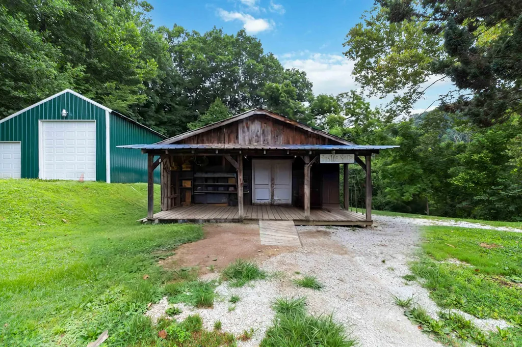 111 House Avenue Manchester KY 40962