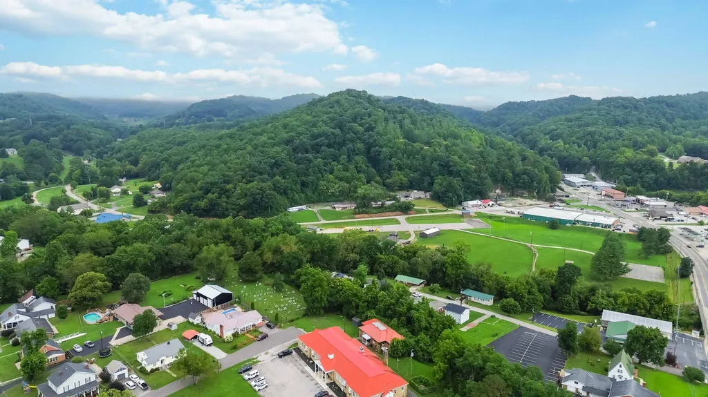 111 House Avenue Manchester KY 40962